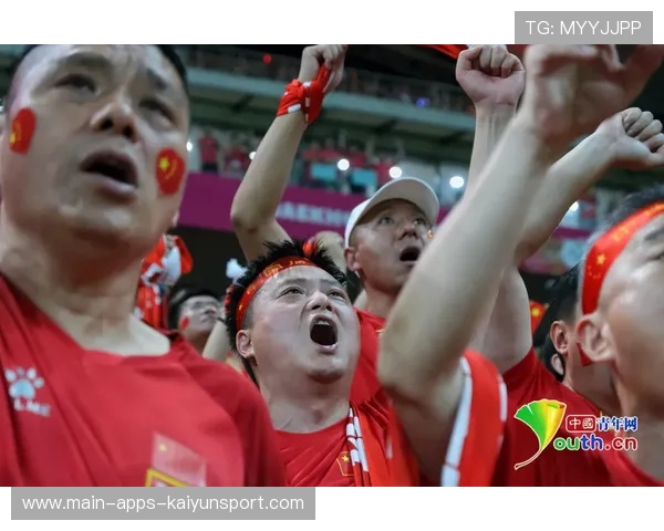 国足新锋线连场进球，媒体罕见点赞