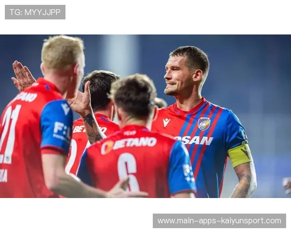 球队在比赛中体现出强烈的团队防守意识，球赛队伍